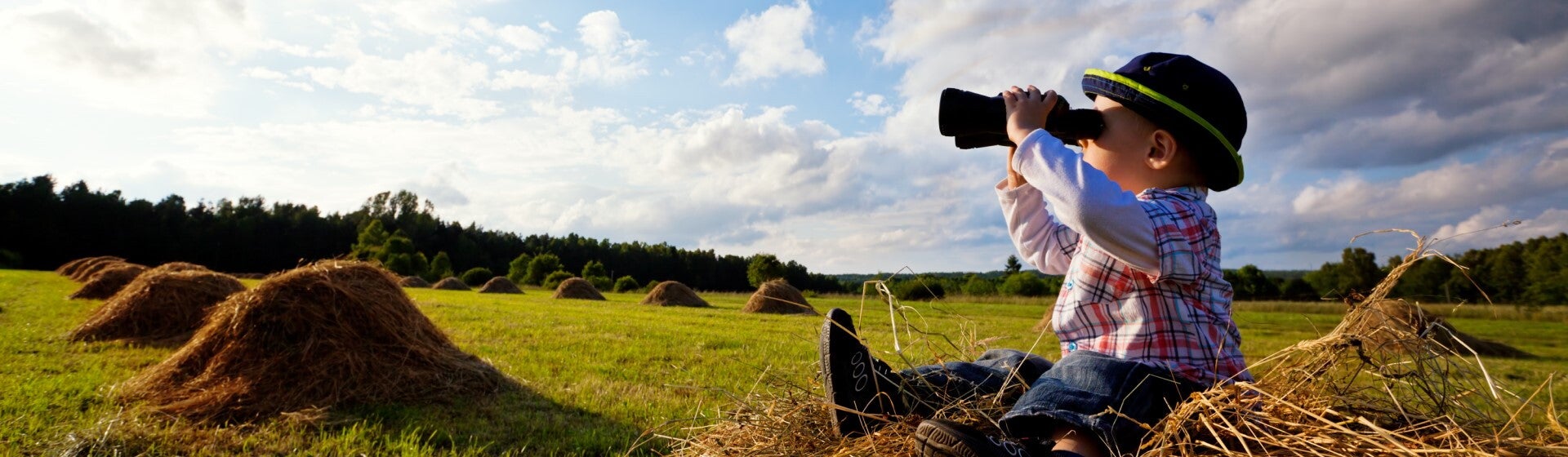 toddler looking through binoculars